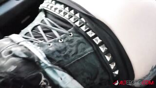 Inked up Mallory Maneater sucks dong in the car