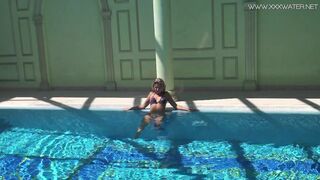 Noted Russian pornstar Mary Kalisy masturbates