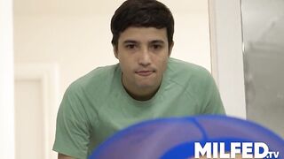 Youthful Dude Spying on Hawt MILFs at the Gym