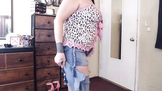 Constricted slender jean rip