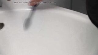 Bidet toothbrushing