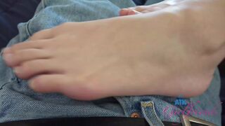 Amateur Oriental Kimmy Kimm POV hand job and close up of her face during rug munch and climax