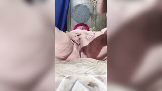 Fingers on Hawt Soaked Snatch