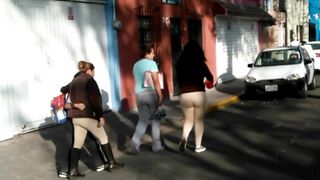 Vieja culona en licra