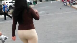 Vieja culona en licra