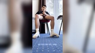 SHAGGY LEGS WHITE SOCKS TUGJOB