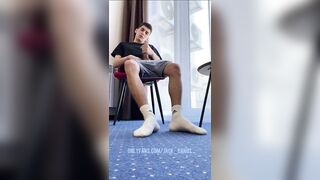 SHAGGY LEGS WHITE SOCKS TUGJOB