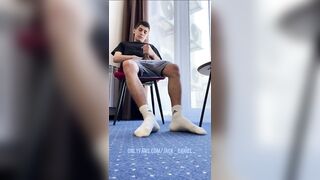 SHAGGY LEGS WHITE SOCKS TUGJOB