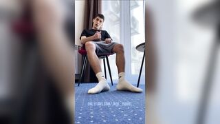 SHAGGY LEGS WHITE SOCKS TUGJOB