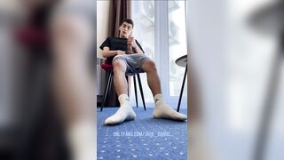 SHAGGY LEGS WHITE SOCKS TUGJOB