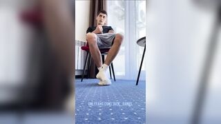 SHAGGY LEGS WHITE SOCKS TUGJOB