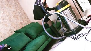 Babysitter Vacumming