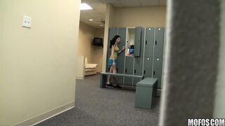 Pervs on Patrol - Slender Rock Kenna Kane Sucks Knob Right Without the Shower