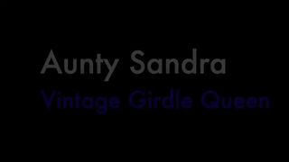 Aunty Sandra on Domestic Duties Vgq42