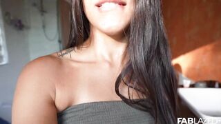 Me masturbo con mi vibrador y acabo a chorros - Fablazed