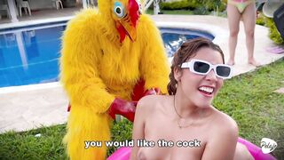 Frisby's chicken organizes fight between ALIX VLOGS and LARA ROSS to watch who will bang his bulky rod