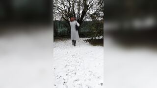 Winter in garden - outfit with ebony boots and hose