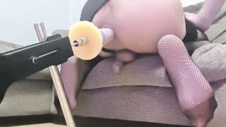 Sissy t-girl cumming hands no hands.