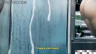 Comandante Futa macetando a alien azul no vestiario com todos olhando - Mass Effect - CG - animação