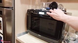 Screwing my gorgeous wife during the time that cooking - Doggy style Standing Cooking Sex with Creampie and No Condoms Hope that babe Won't Get Preggo