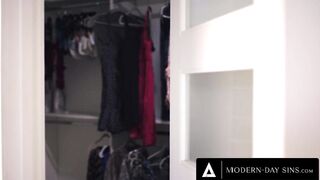 MODERN-DAY SINS - Cheating Housewife Kali Roses Distracts Her Spouse Whilst Hiding Her Secret Lover!
