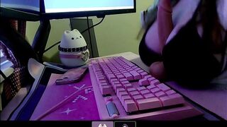 groaning egirl gives intimate masterbution aid