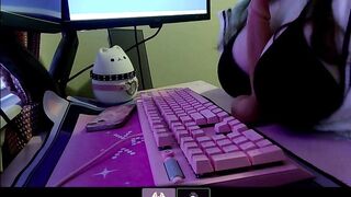 groaning egirl gives intimate masterbution aid