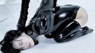 follow tw: fetishslavestudio Latex mistress femdom salve gir