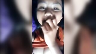 INDIAN TEEN FUDDI MEIN UNGLI KI