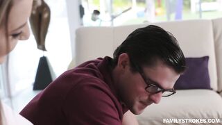 Cute stepsis blows stepbrother on daybed
