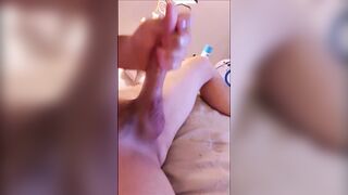 COLLEGE HUNK STROKING & CUMMING ON HIMSELF FOR FIRST TIME THIS YEAR!!