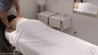 Legit massage client gets a glad ending