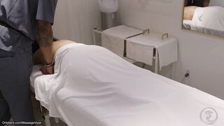 Legit massage client gets a glad ending
