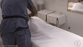 Legit massage client gets a glad ending