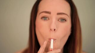 Close up Smokin' - Hawt Lip & Smoke Tease