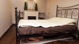 Bedroom funtime: chap surprises hot cutie with creamy creampie