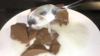 Chocolate pudding with 10 loads cum sauce
