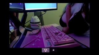 groaning egirl gives intimate masterbution aid