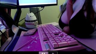 groaning egirl gives intimate masterbution aid