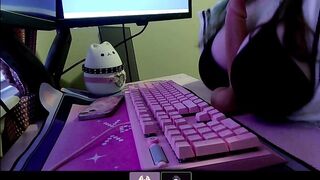 groaning egirl gives intimate masterbution aid