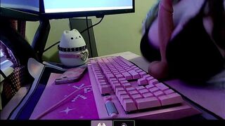 groaning egirl gives intimate masterbution aid