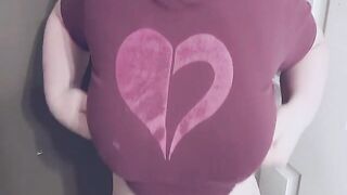 Sexy Hottie Tease and plays with big breasts