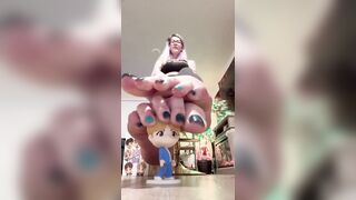 Snack-sized 67 Giantess Vs. Small Meal