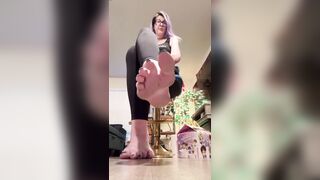 Snack-sized 67 Giantess Vs. Small Meal