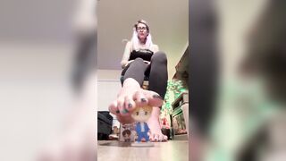 Snack-sized 67 Giantess Vs. Small Meal