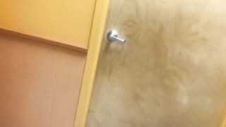 Oral job in a Popeyes restroom cum in throat and drink