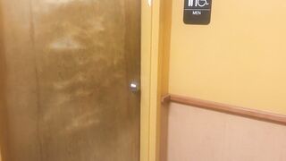 Oral job in a Popeyes restroom cum in throat and drink