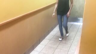 Oral job in a Popeyes restroom cum in throat and drink
