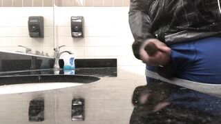 BBC JERKOFF SPUNK FOUNTAIN IN PUBLIC BATHS