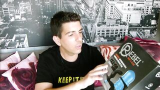 REBEL SURGE alt off : Le principe du petit doigt durant la fellation
